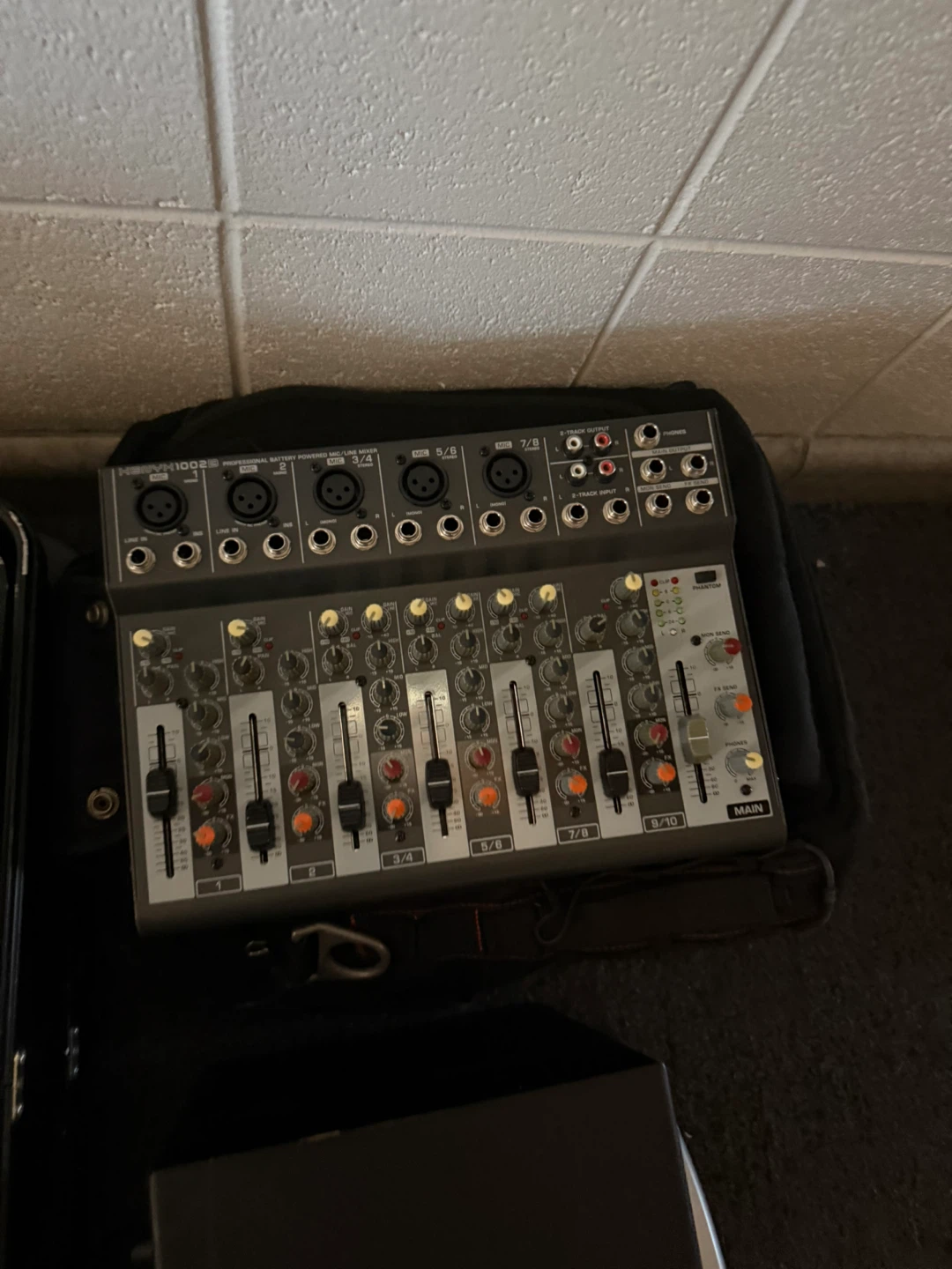 Behringer Xenyx 1002FX Analog Mixer with Effects - photo 2