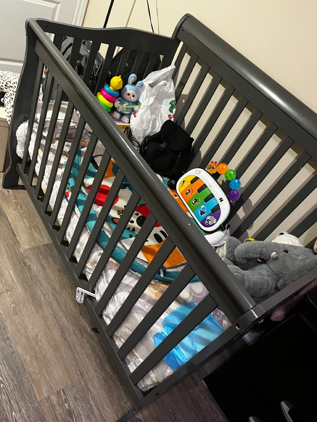 Wooden Baby Crib with mattress and free maternity Pillow