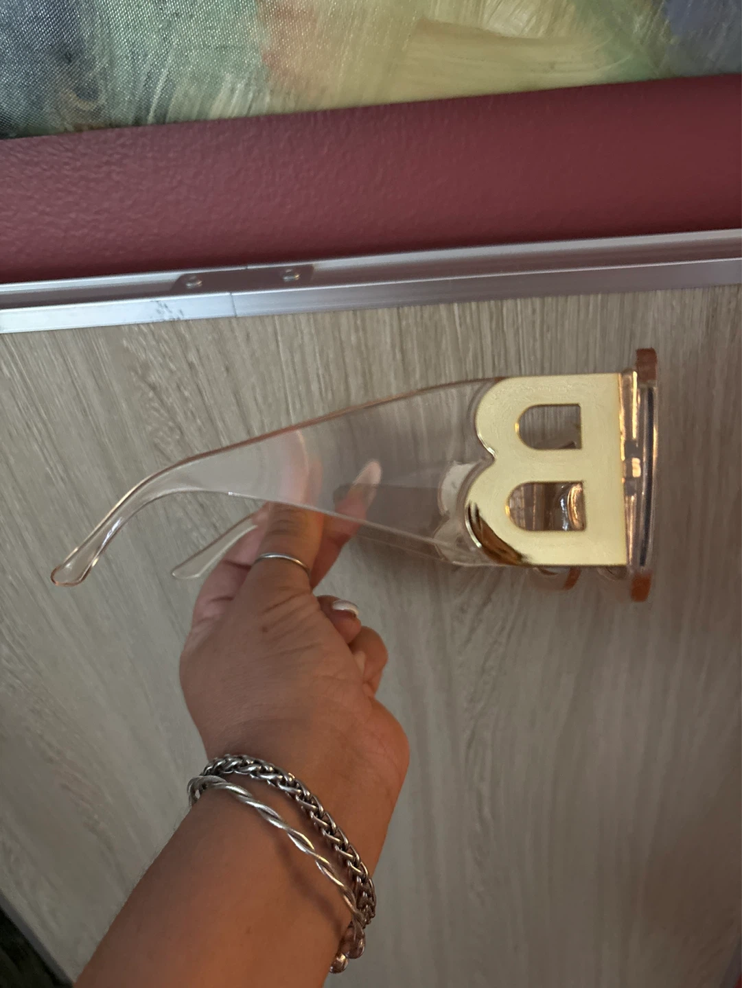 ⚽️ Chic Clear frame sunglasses with gold 'B' logo - photo 4