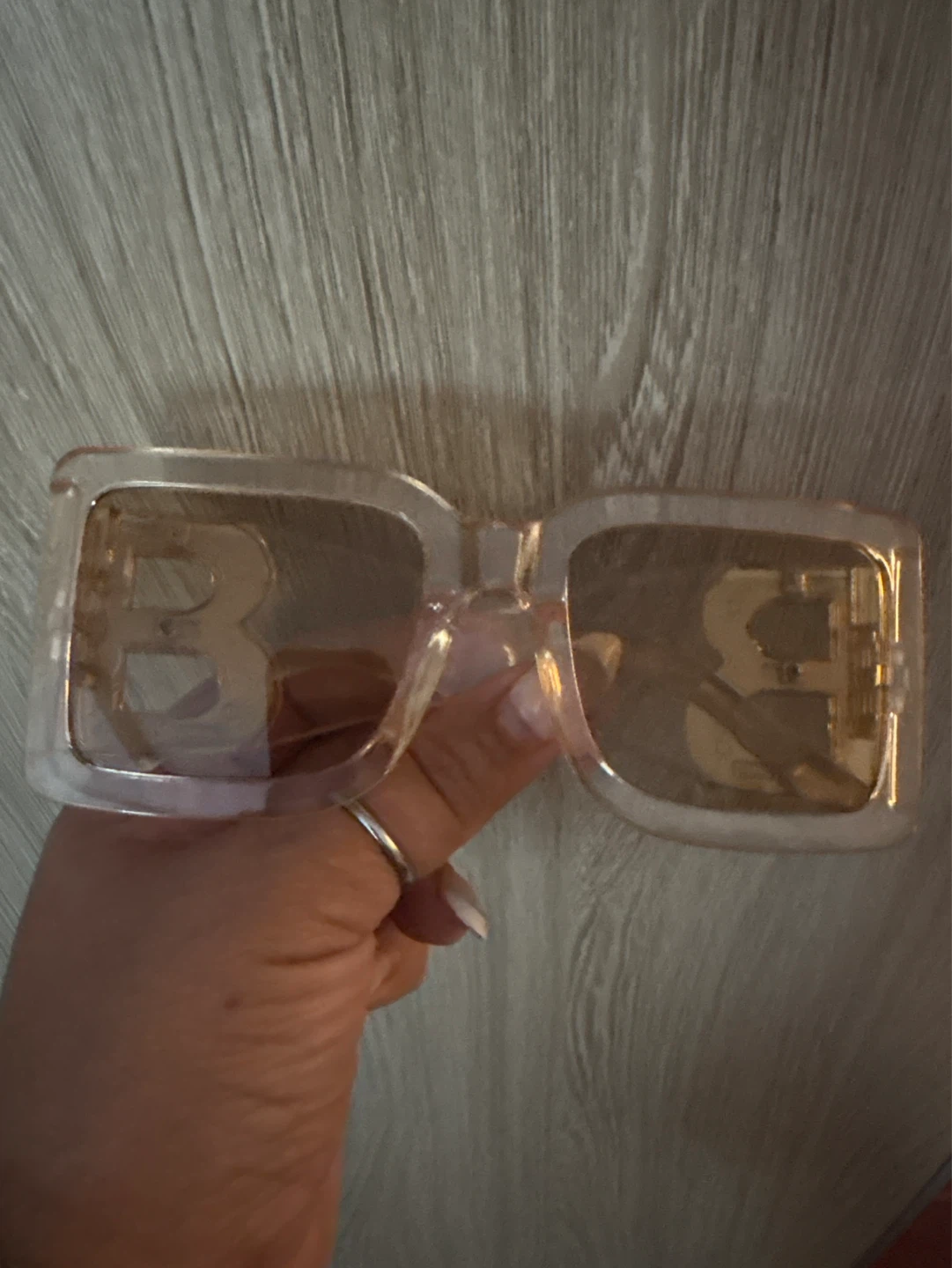 ⚽️ Chic Clear frame sunglasses with gold 'B' logo