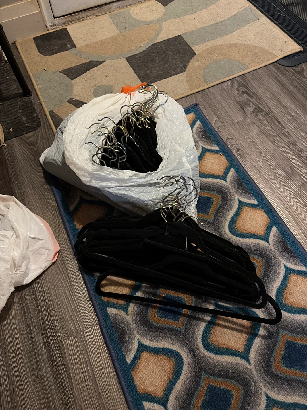 ⚽️Black Velvet Hangers (Set of 61) $1 a hanger or $15 for 20 - photo 2