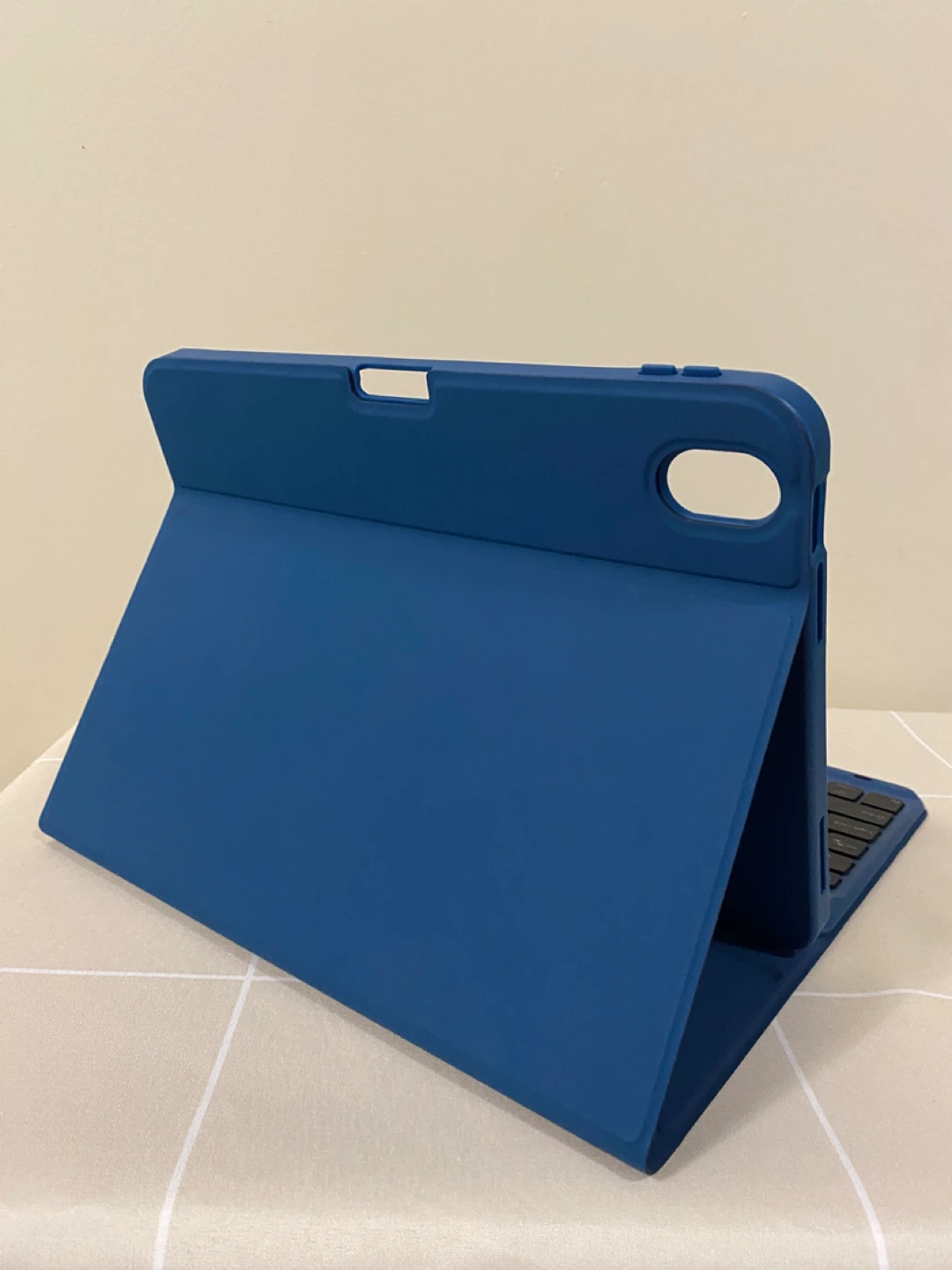 Typecase Folio Keyboard Case – iPad 10th Gen (A16) – New - photo 3