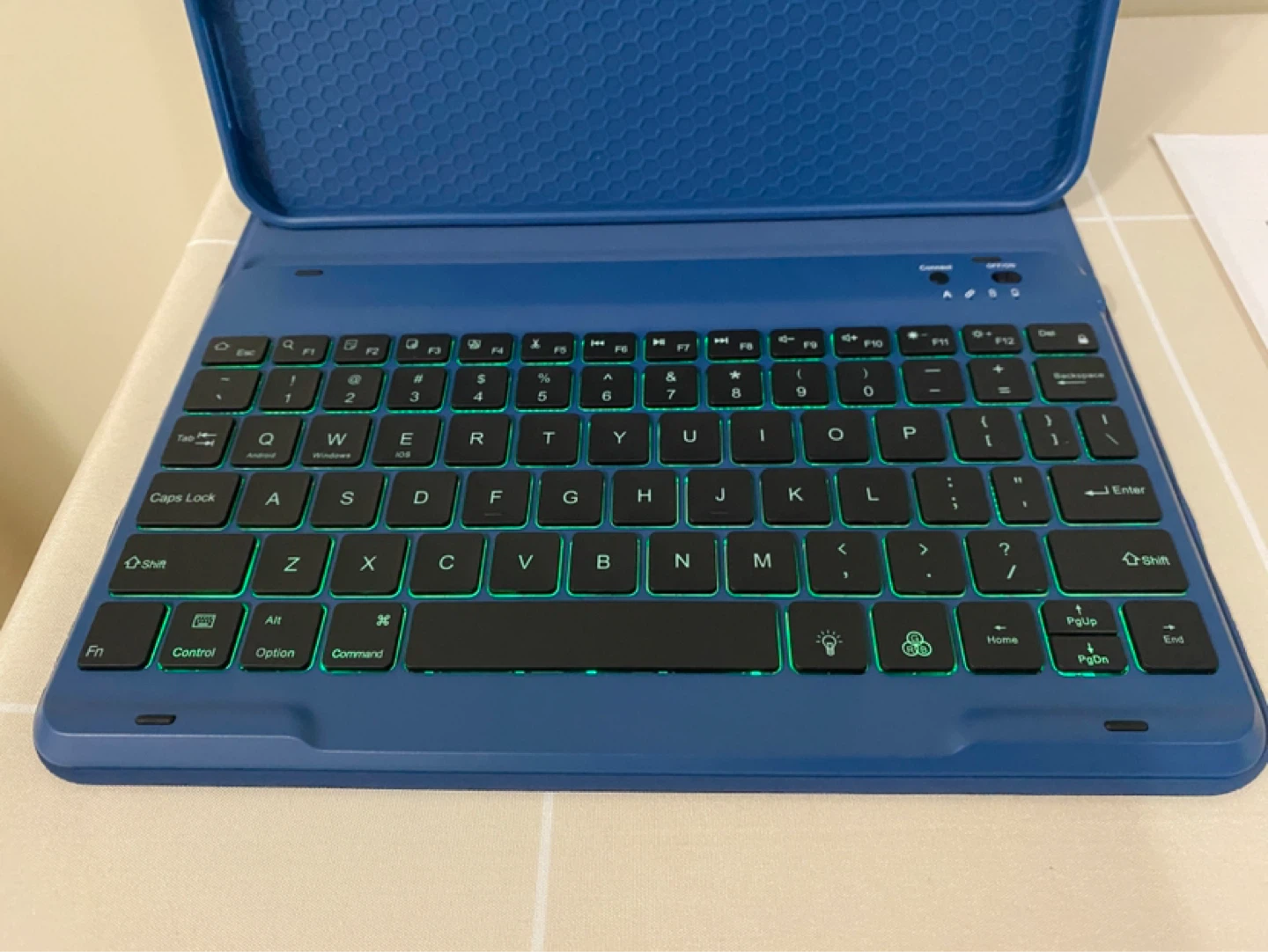 Typecase Folio Keyboard Case – iPad 10th Gen (A16) – New - photo 2