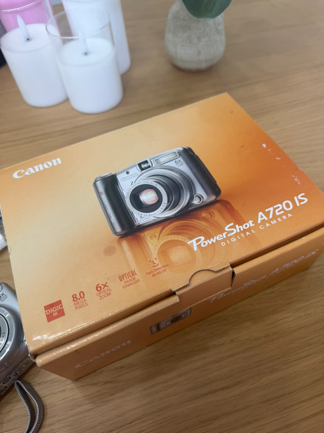 Canon PowerShot A720 IS digital camera - photo 2