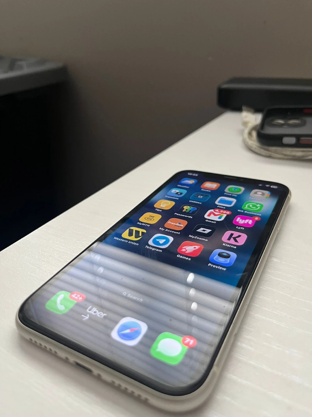 iPhone 11 - White