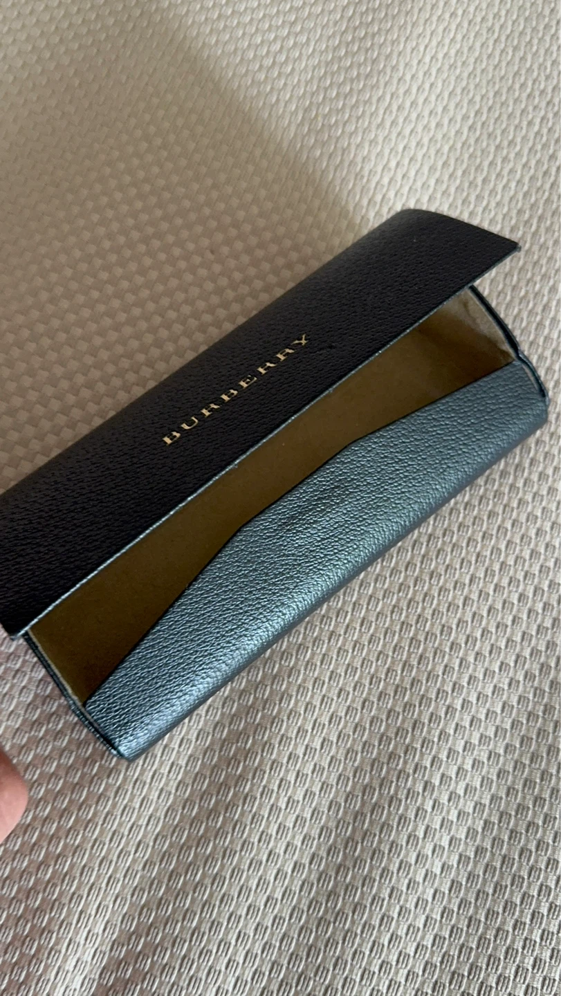 Burberry case genuine original men’s or women’s - photo 3