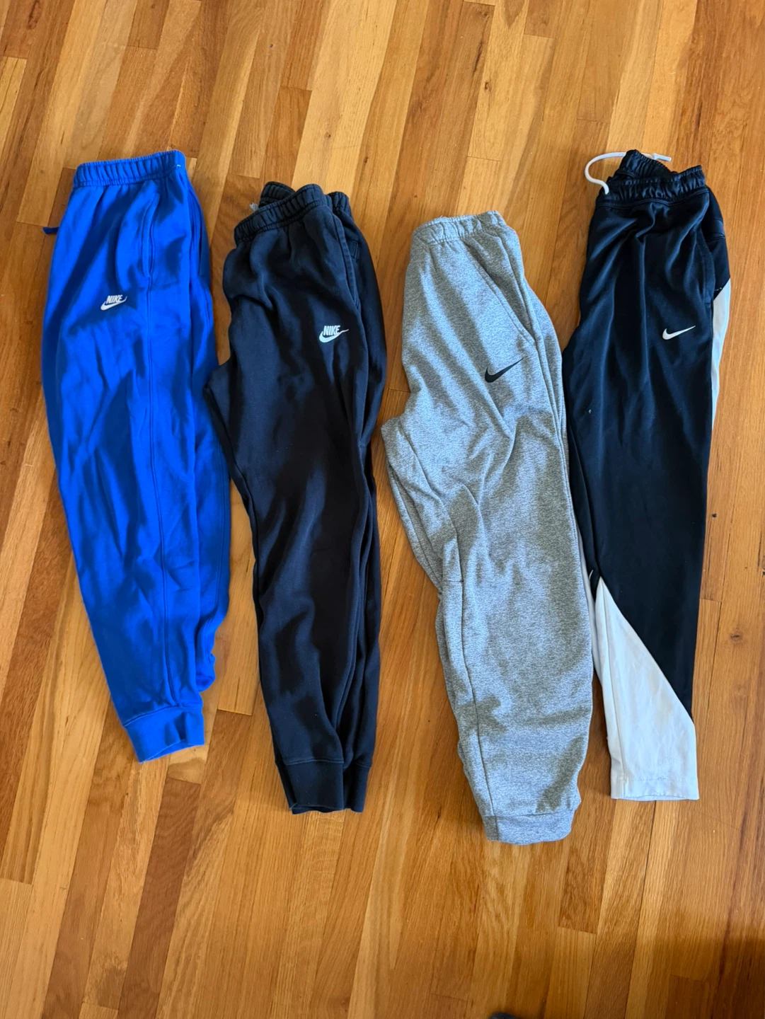 Nike Jogger Sweatpants - 4 Pairs - photo 2