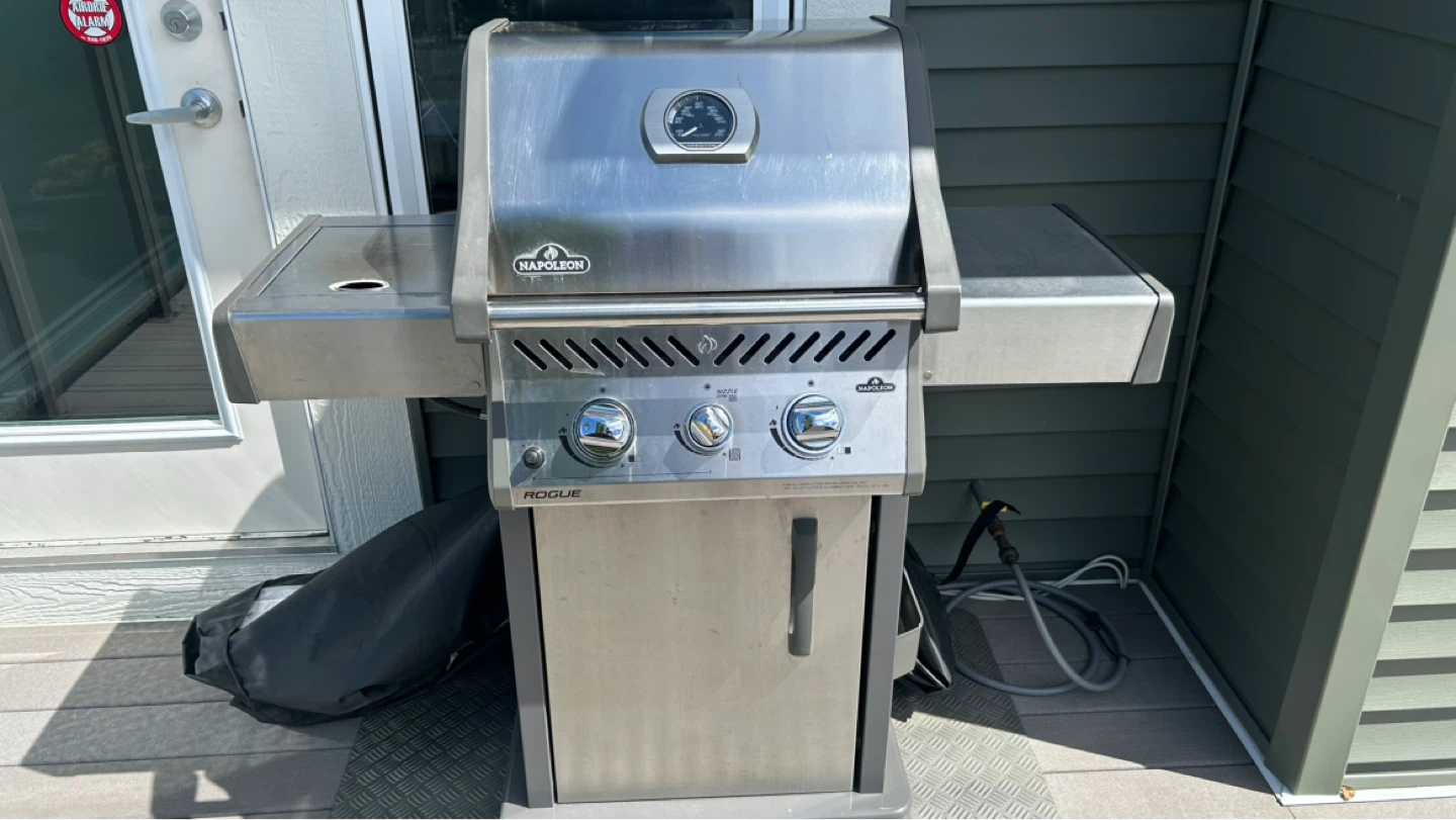 Napoleon Rogue 365 SIB grill