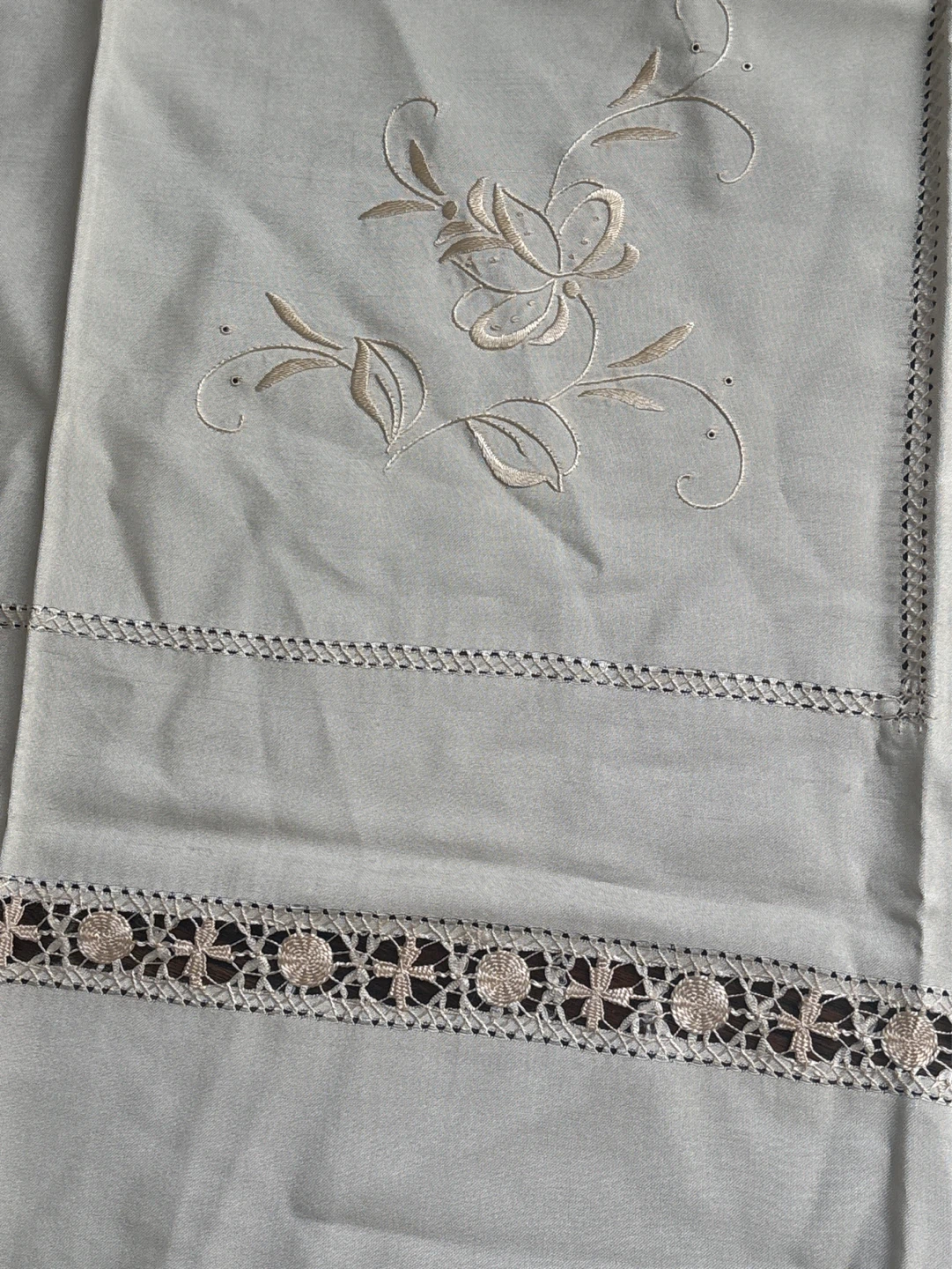 Vintage Embroidered Tablecloth - photo 4