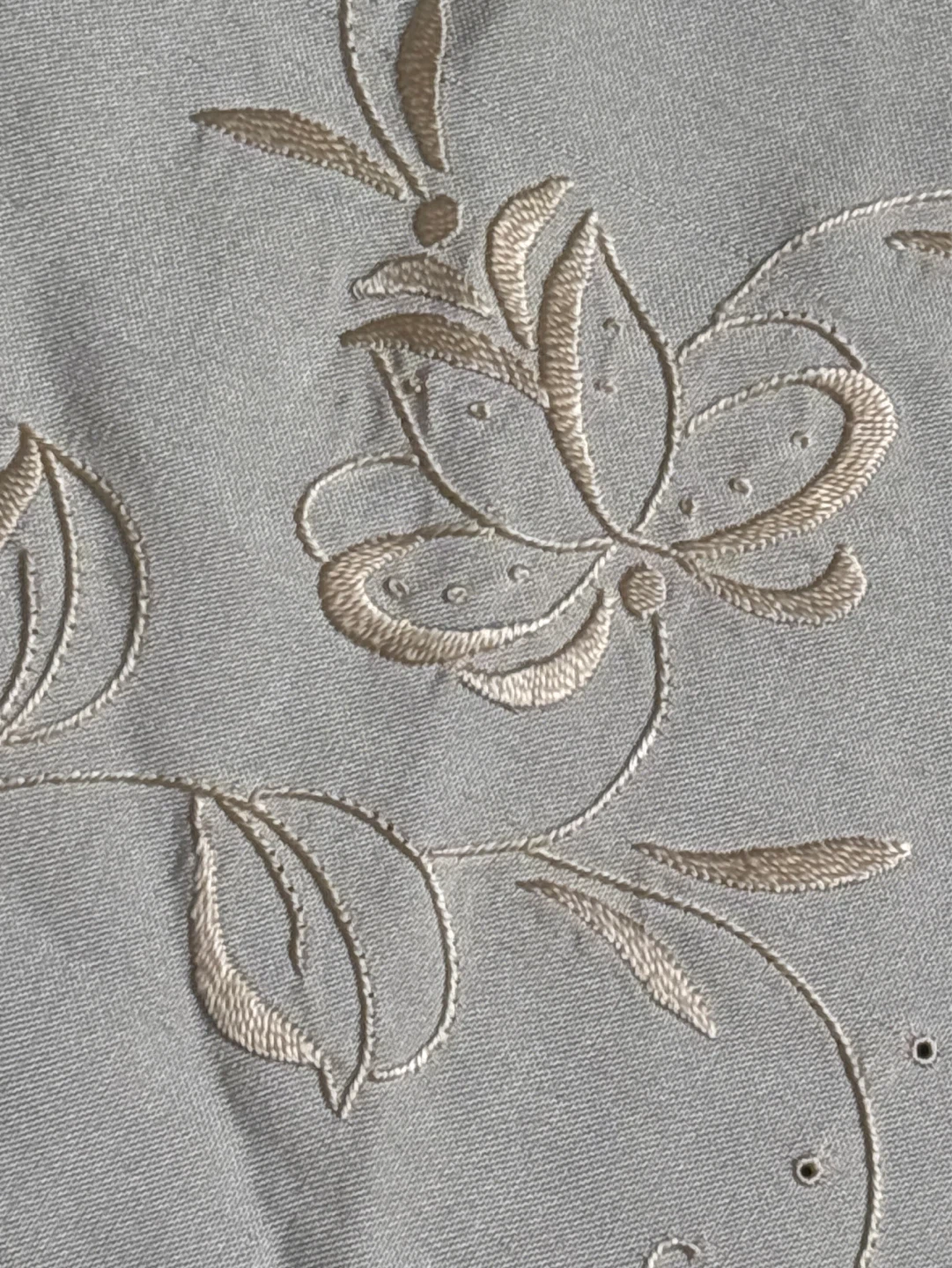 Vintage Embroidered Tablecloth - photo 2