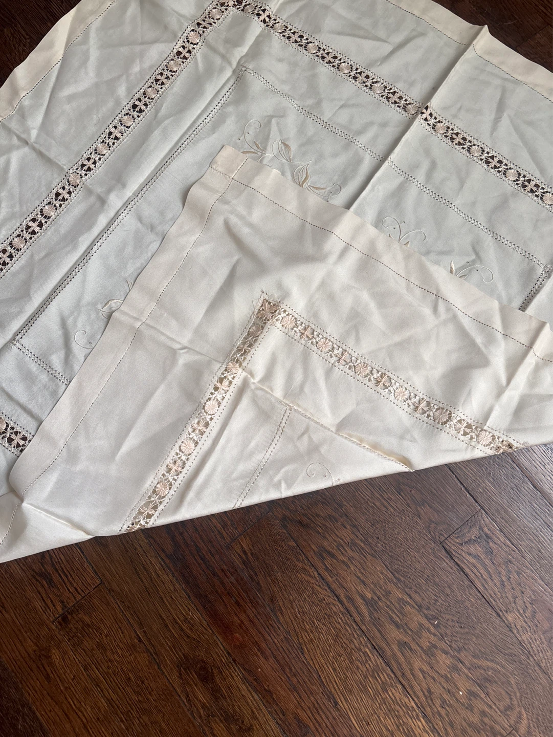 Vintage Embroidered Tablecloth - photo 5