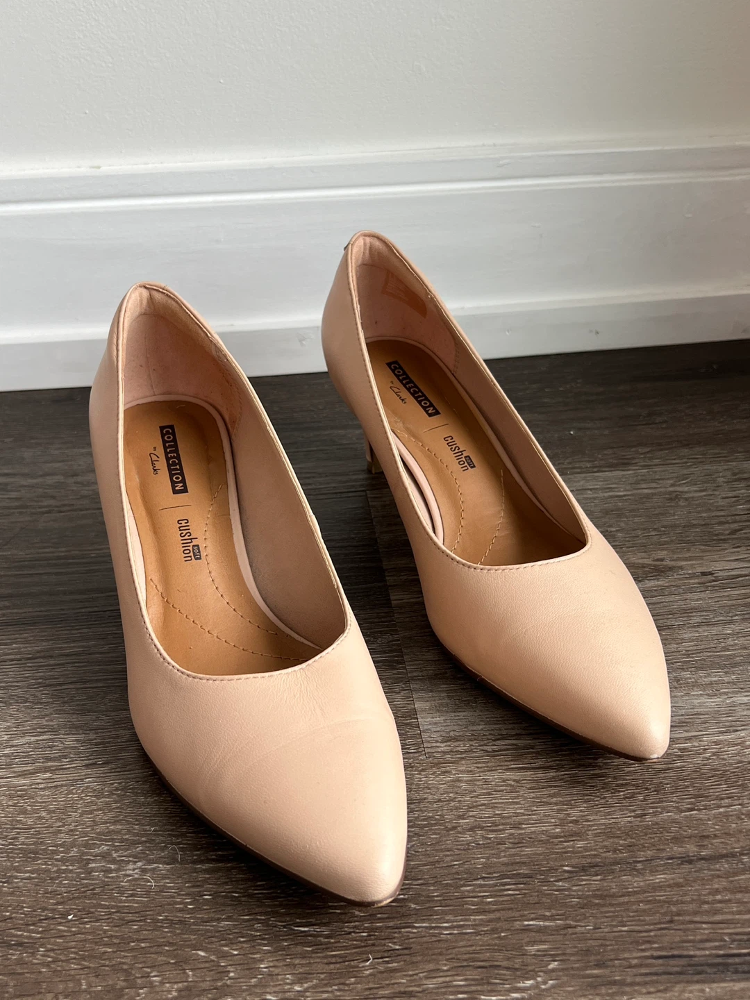 Clarks Collection Women's Light Pink Leather Heels - Size 7.5