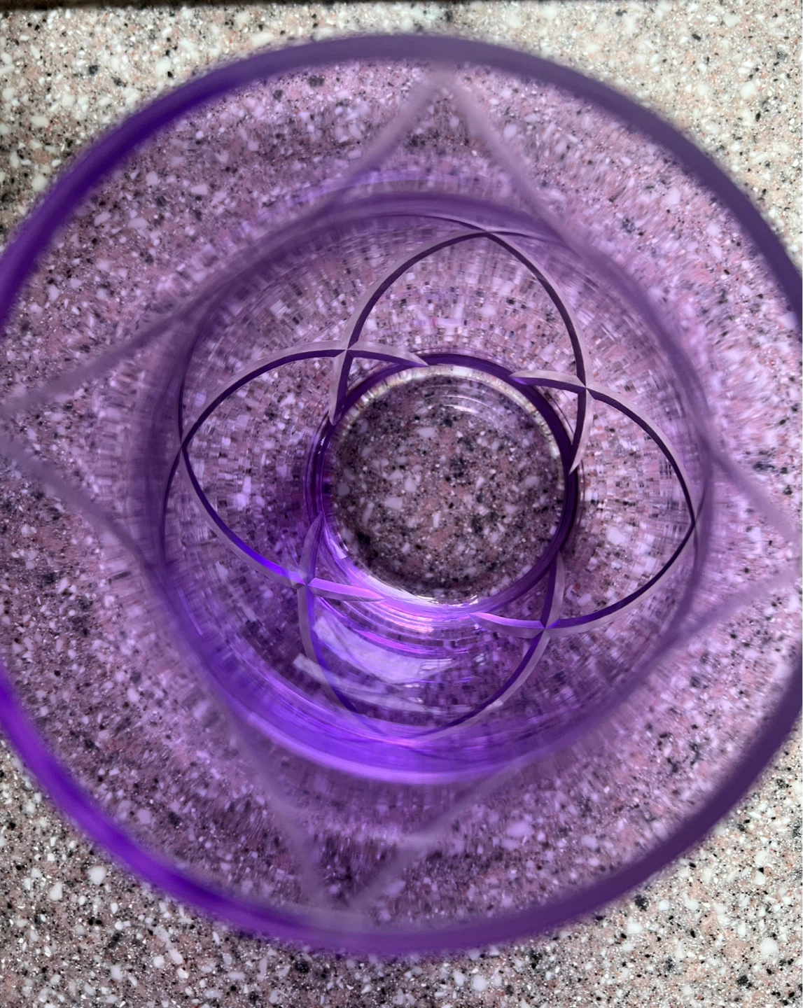 Beautiful Purple Glass Vase with Etched Design ⚽️ - photo 3