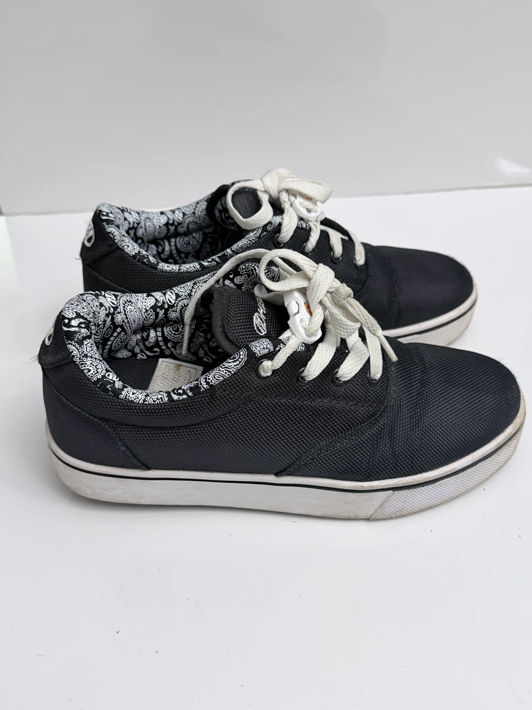 Black Heelys Skate Shoes (Paisley Trim) size youth 6 - photo 3