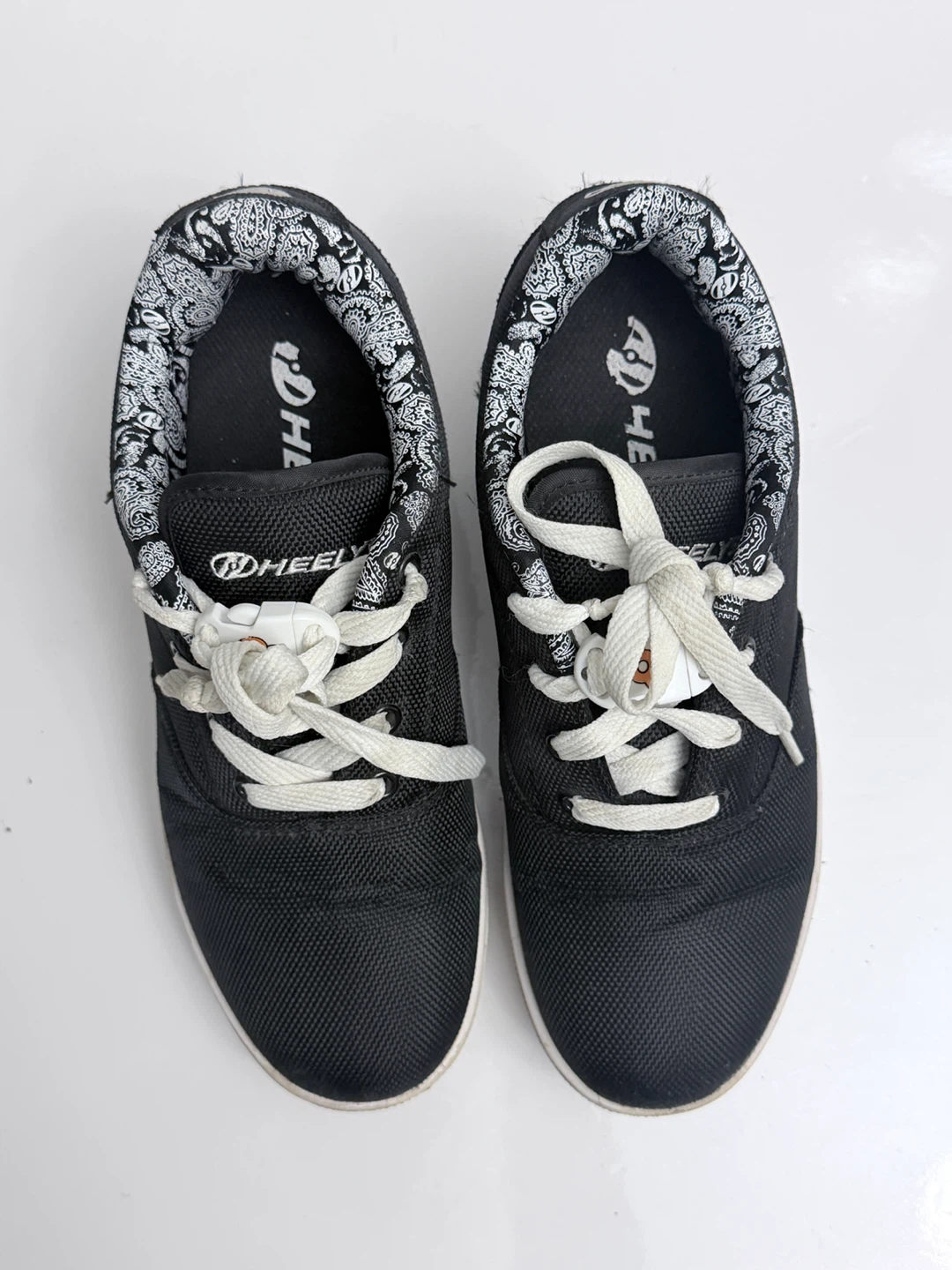 Black Heelys Skate Shoes (Paisley Trim) size youth 6