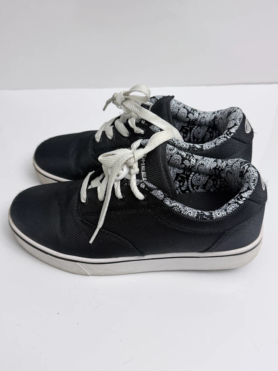 Black Heelys Skate Shoes (Paisley Trim) size youth 6 - photo 2