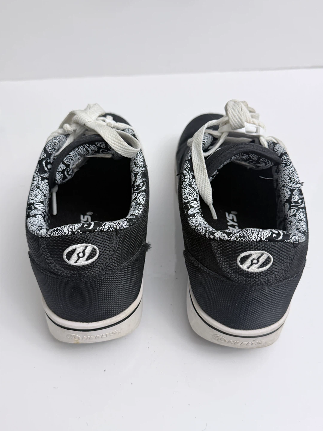 Black Heelys Skate Shoes (Paisley Trim) size youth 6 - photo 4