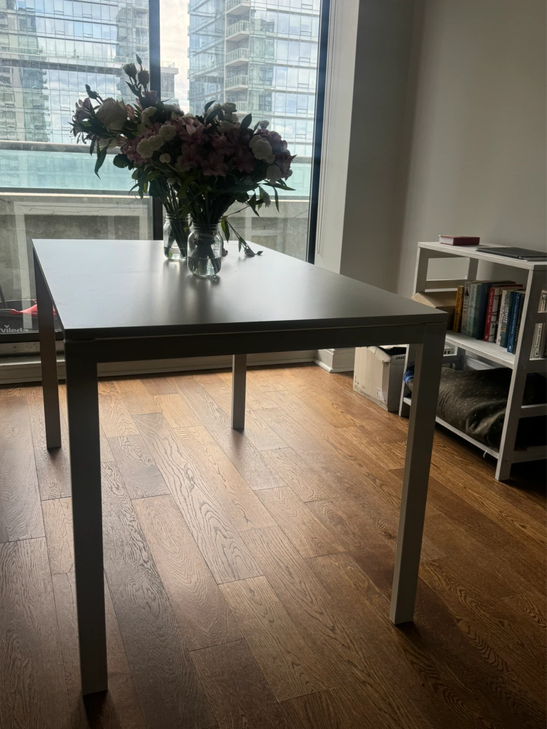 Modern White Dining Table – Seats 4–6 - photo 2