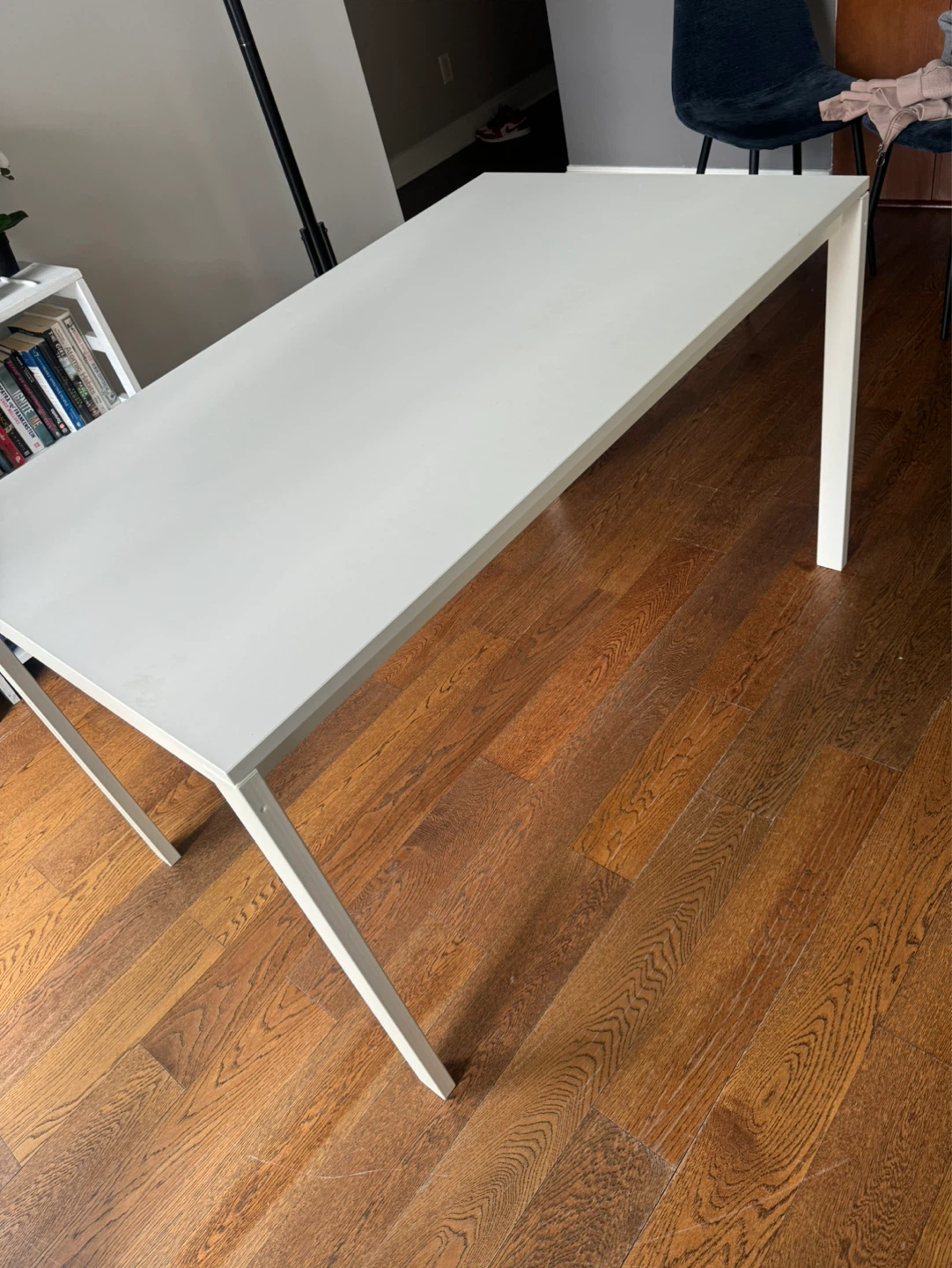 Modern White Dining Table – Seats 4–6 - photo 4