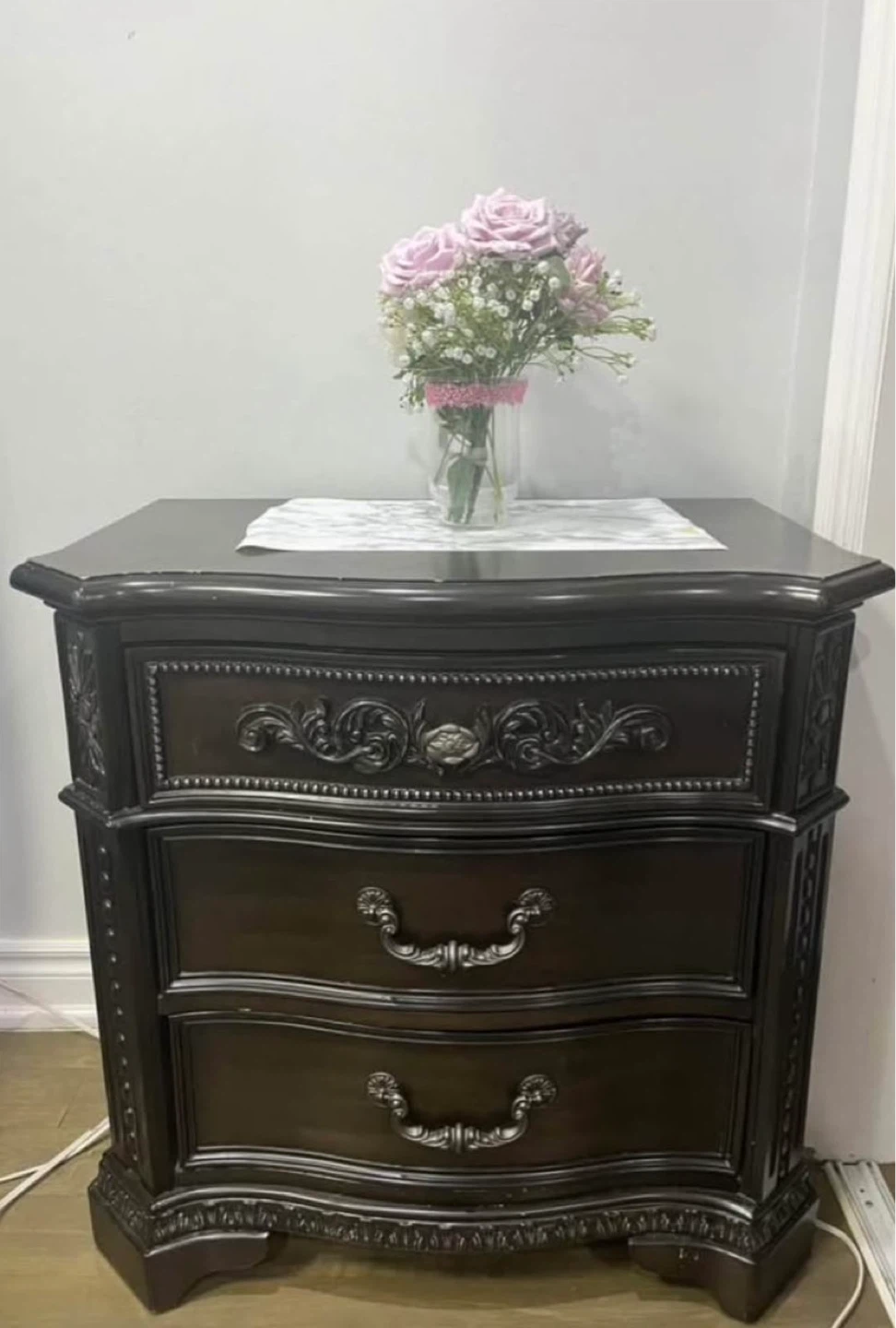 Elegant Solid Wood Bedroom Set - photo 5