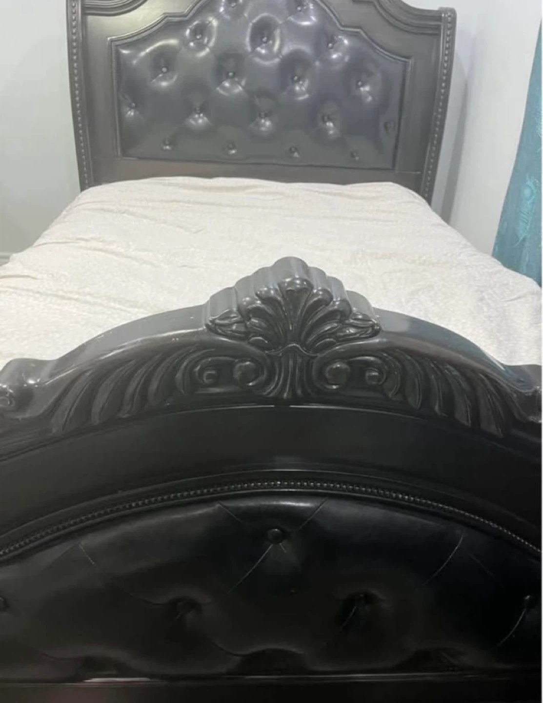 Elegant Solid Wood Bedroom Set - photo 4