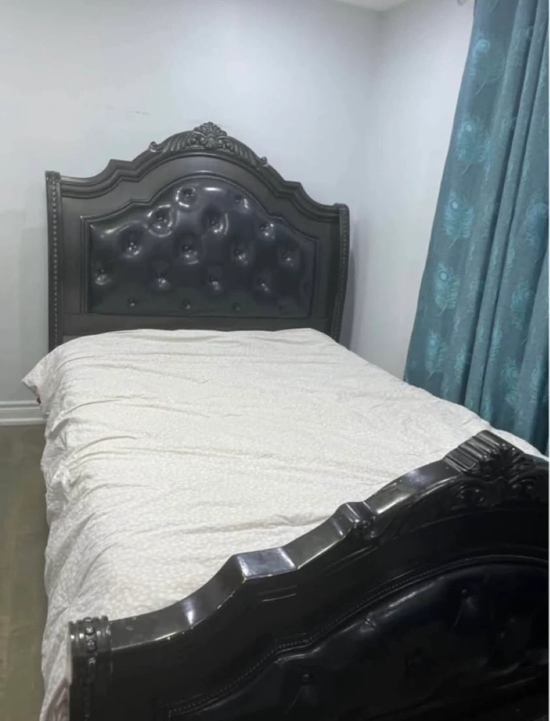 Elegant Solid Wood Bedroom Set