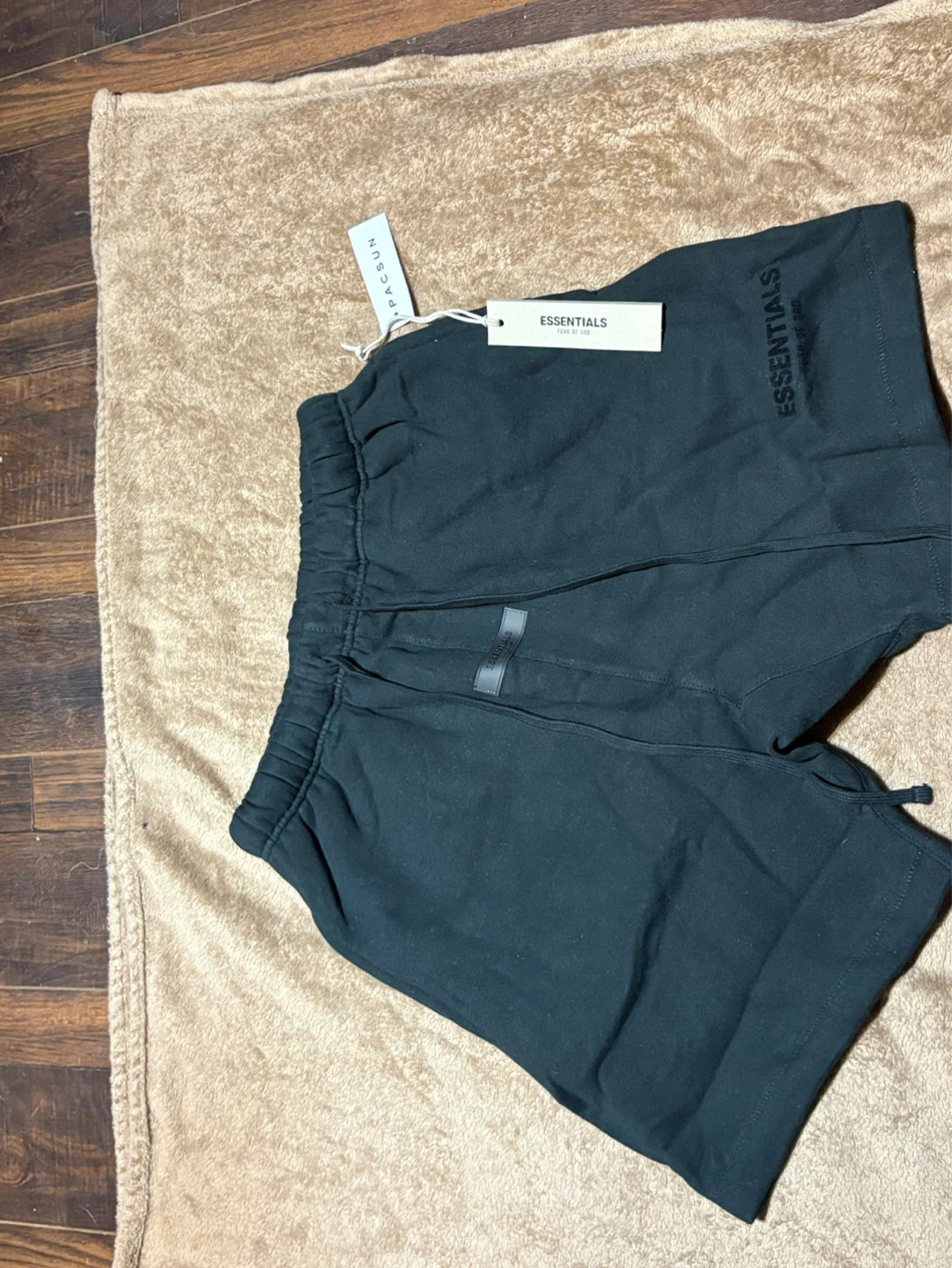 Essentials Fear of God Black Shorts - photo 3