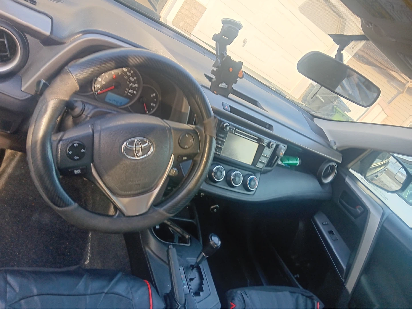 2016 Toyota RAV4 LE - photo 4