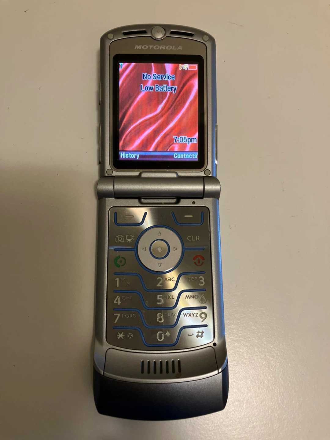 Vintage Motorola RAZR V3 Cell Phone - photo 3