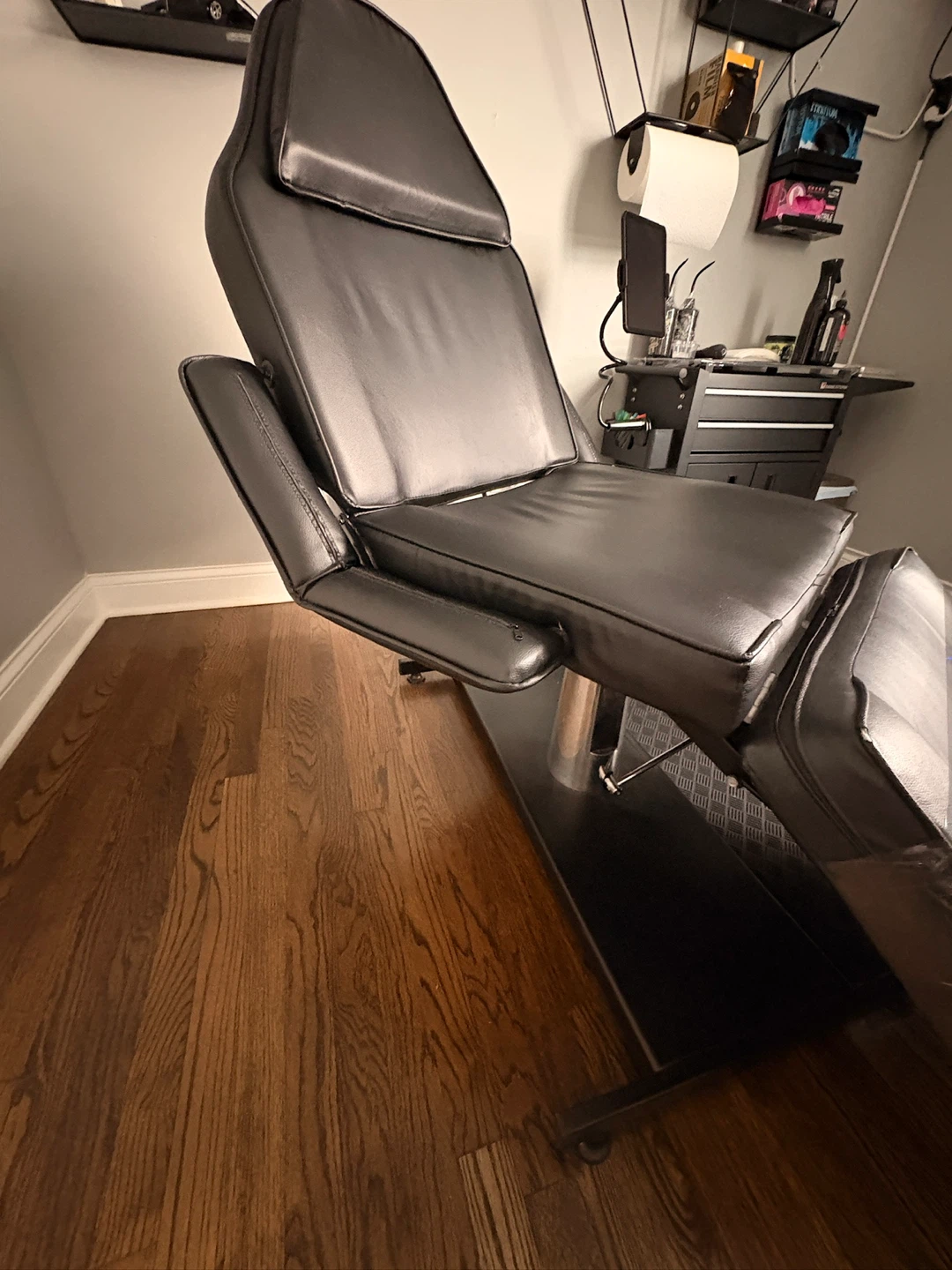 Black Tattoo Chair with Footrest / silla para tatuar o masajes - photo 5