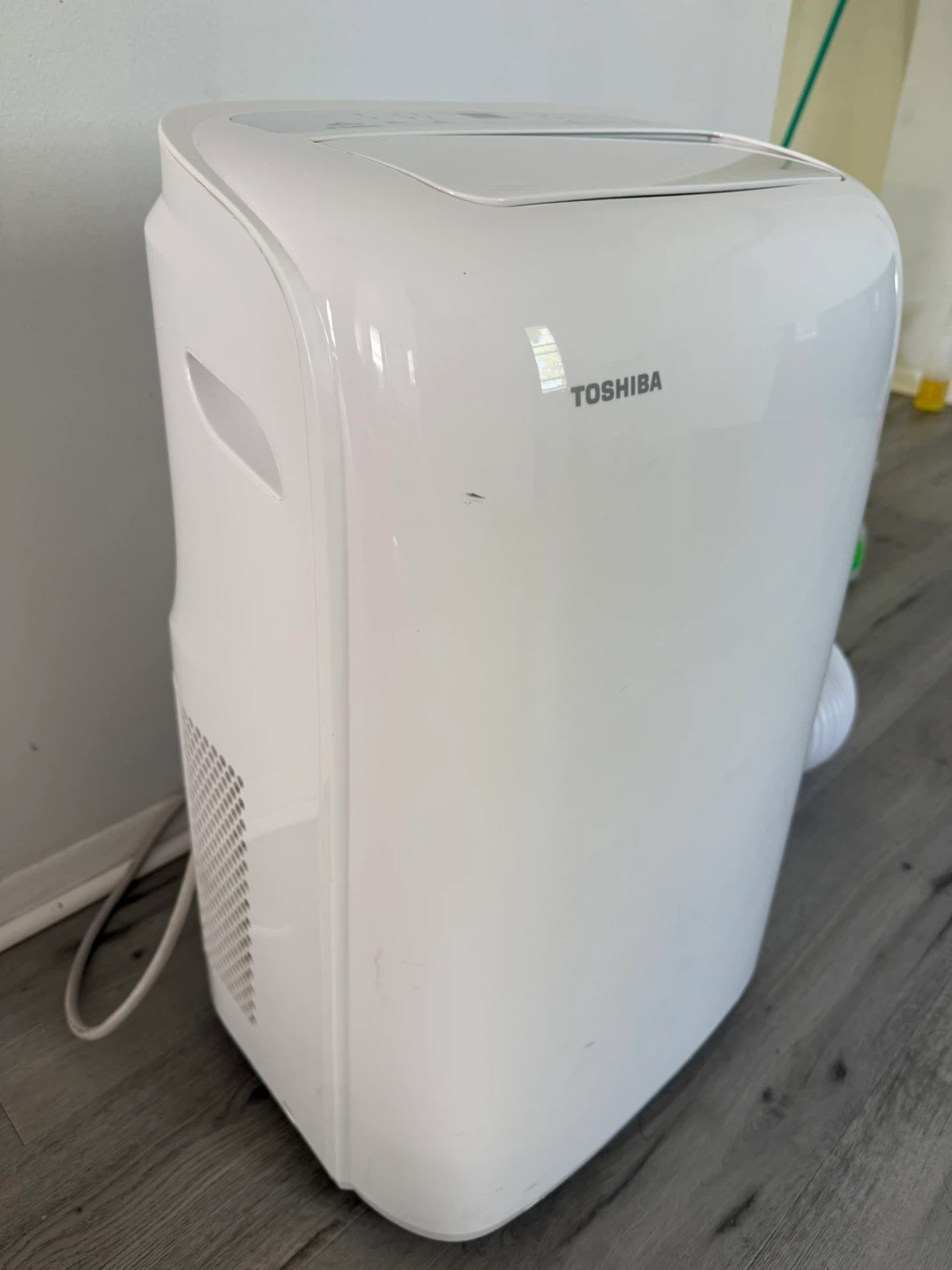 Toshiba Portable Air Conditioner - photo 3