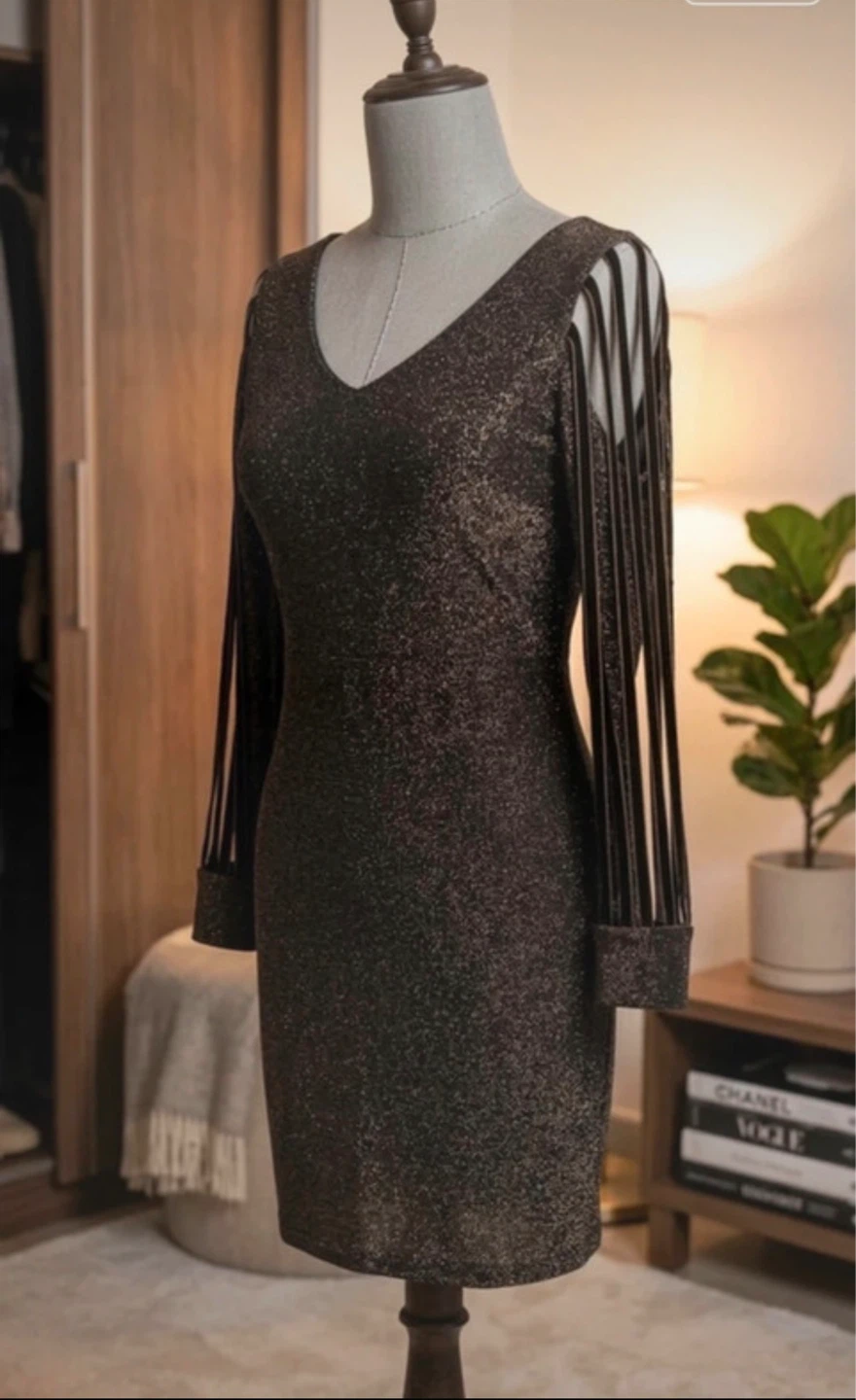 Sparkly V-Neck Long Sleeve Dress ⚽️