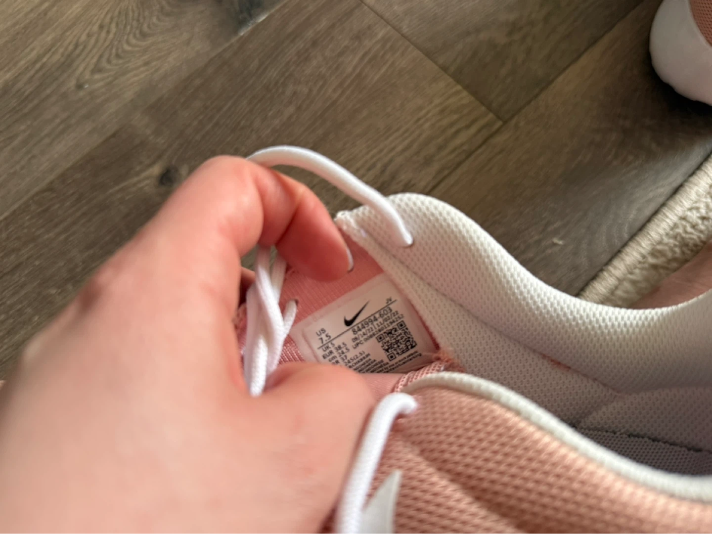 Nike Roshe Run Women's Shoes 7.5 - photo 4
