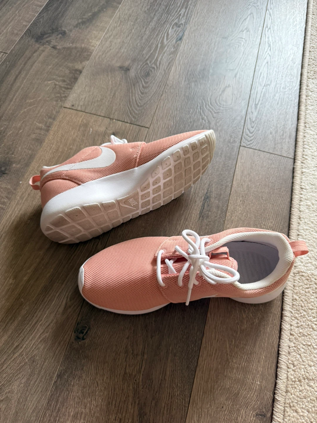 Nike Roshe Run Women's Shoes 7.5 - photo 3