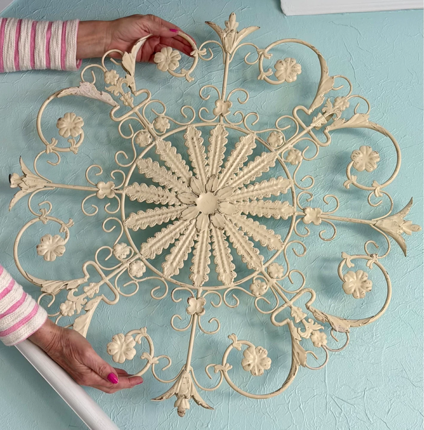 LARGE SHABBY CHIC INDOOR/OUTDOOR WALL DECOR