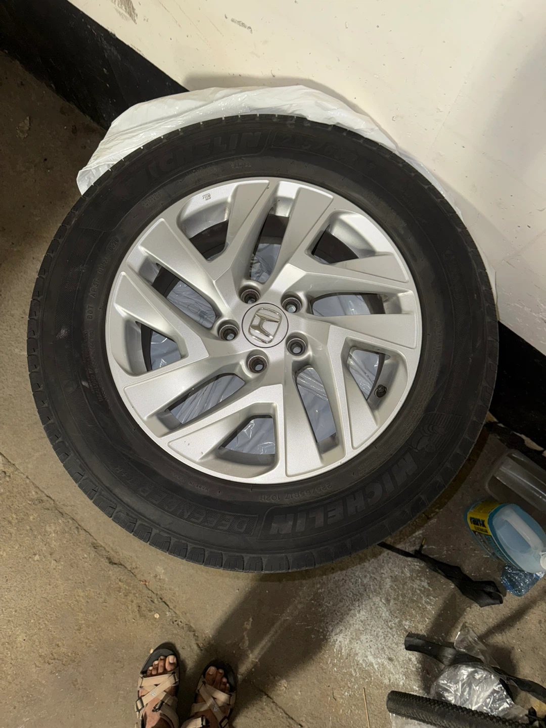 HONDA CRV O.E.M RIMS AND ALL SEASON TIRES 225/65 R17