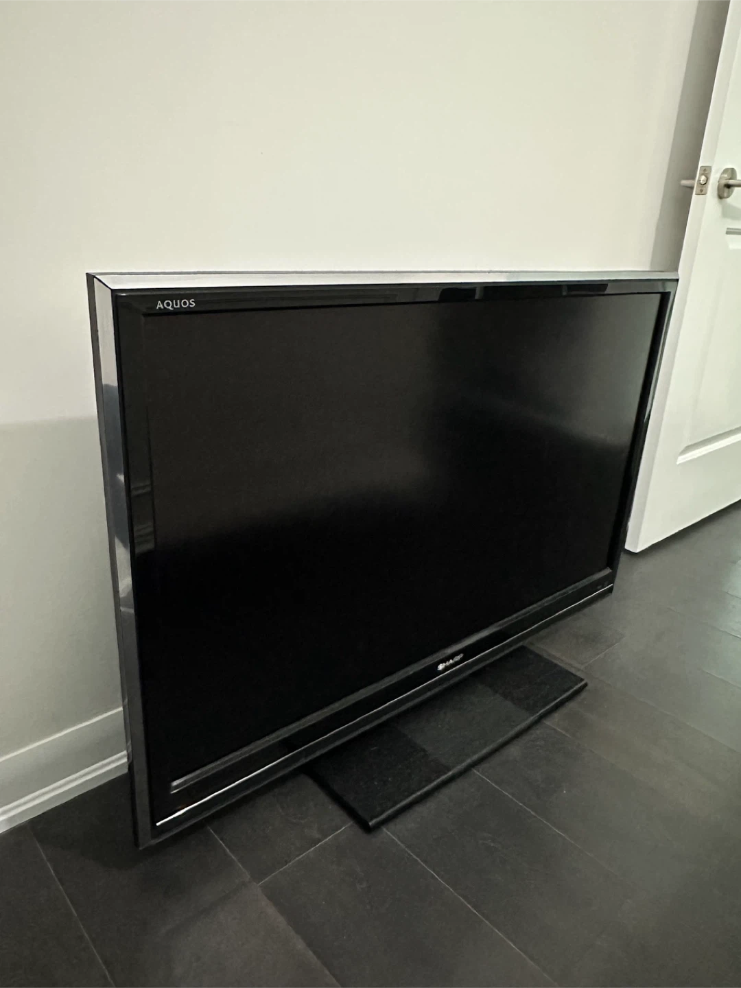 Sharp AQUOS LC-46D85U 46-inch LCD TV