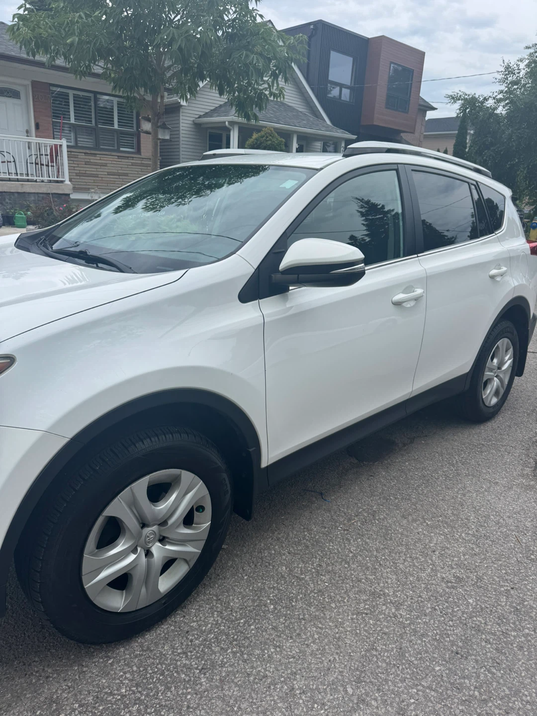 White Toyota RAV4 - photo 4