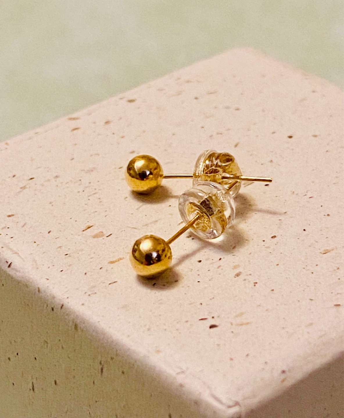18 K Gold Ball Stud Earrings - AU 750