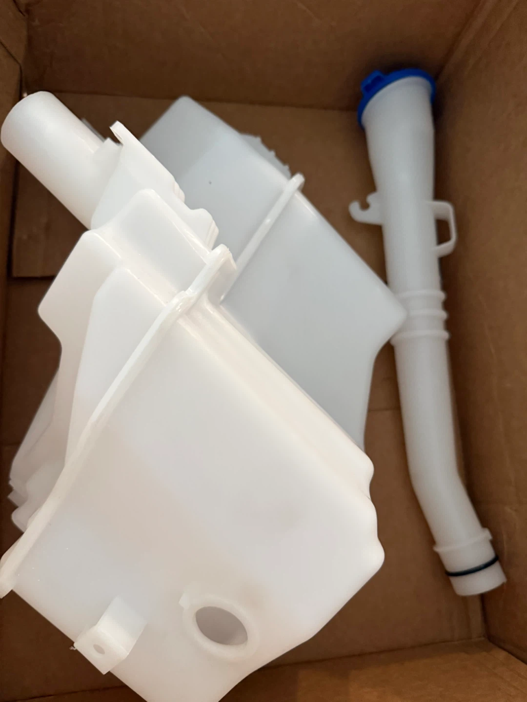 Windshield Washer Fluid Reservoir Tank