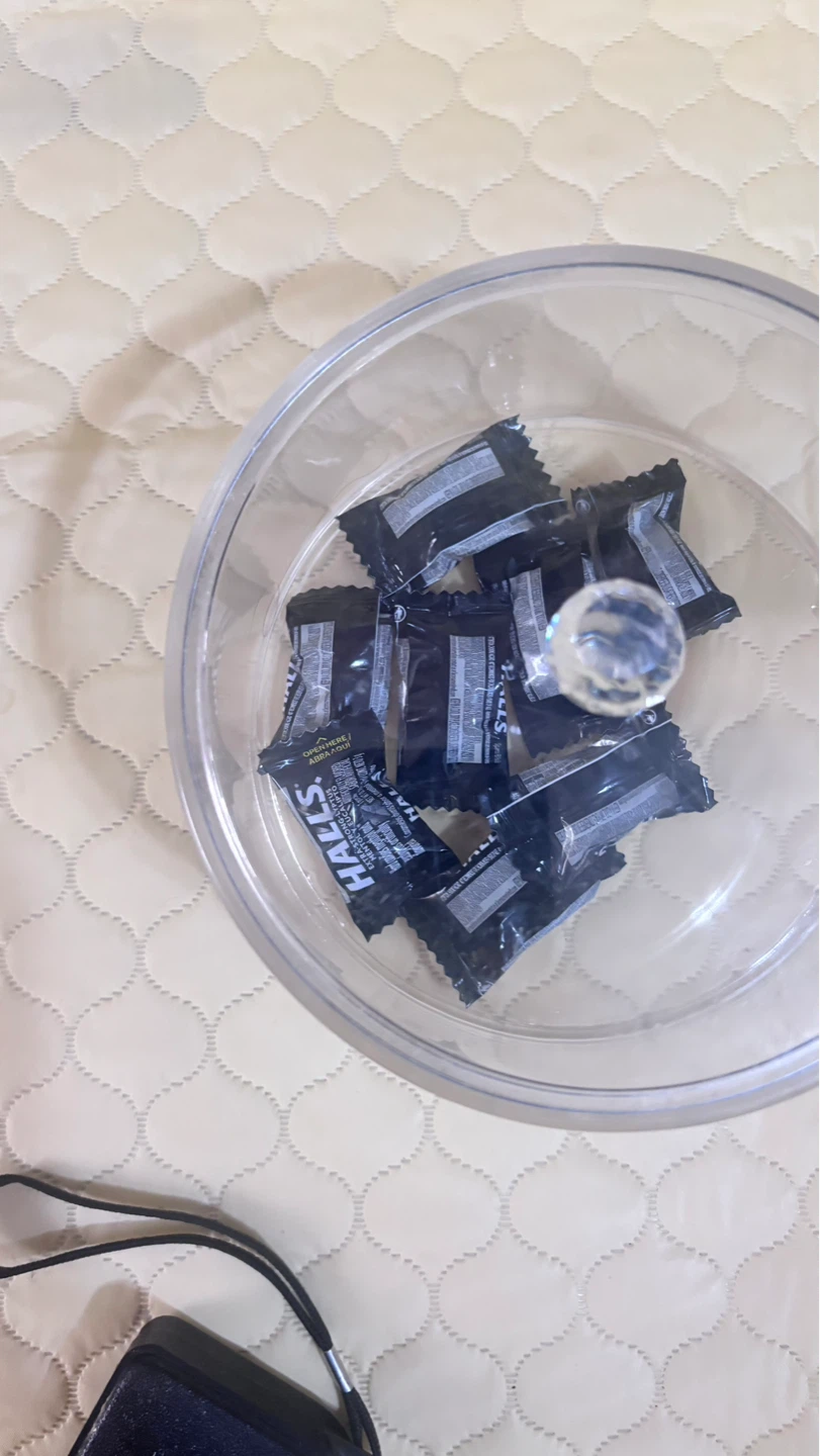 ⚽ Halls Cough Drops in Clear Container - photo 2
