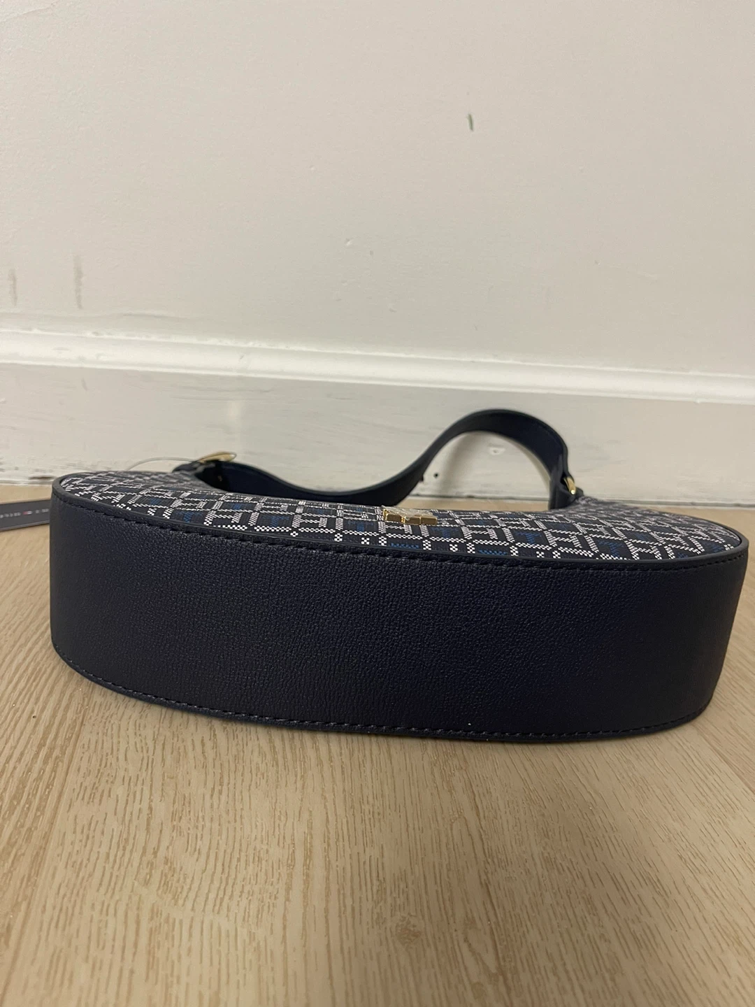 Tommy Hilfiger Monogram Shoulder Bag - photo 3