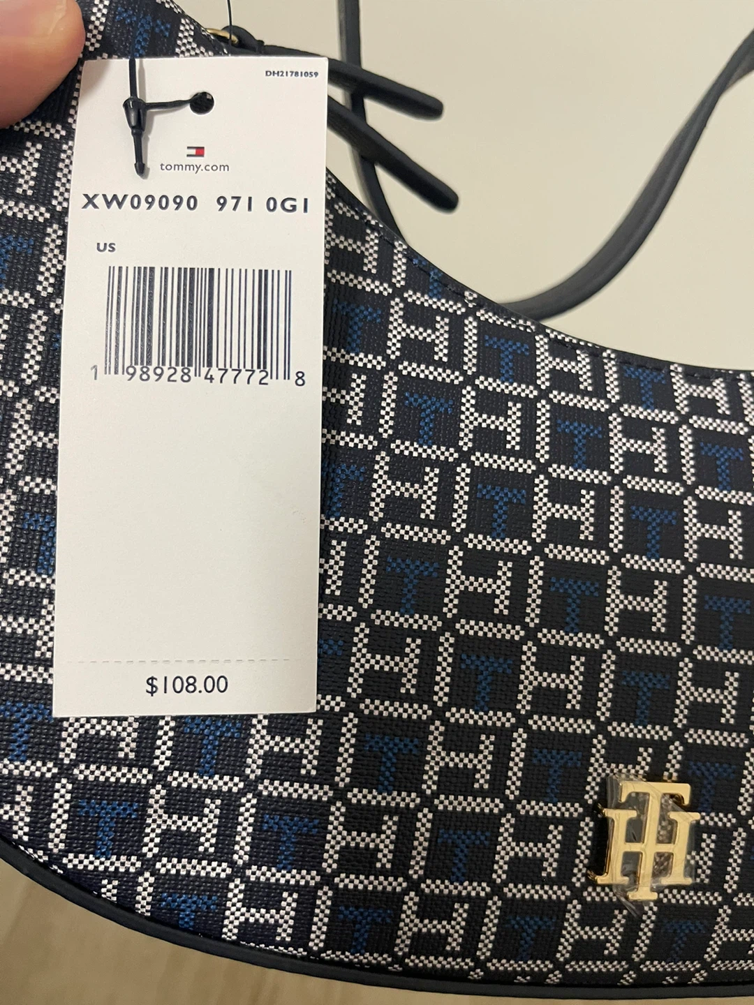 Tommy Hilfiger Monogram Shoulder Bag - photo 5