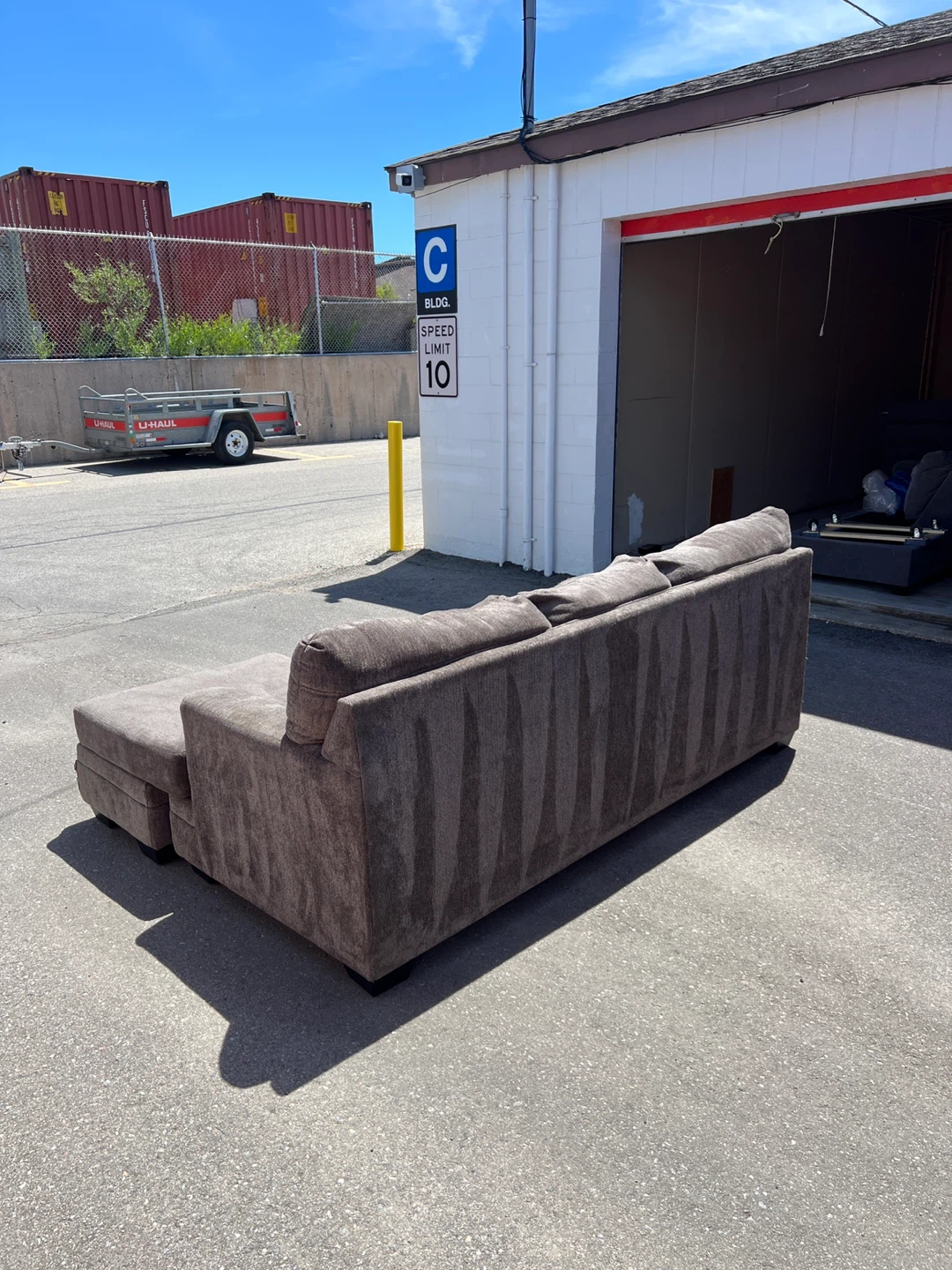 Brown Fabric L Sectional Can also deliver it for free - photo 3