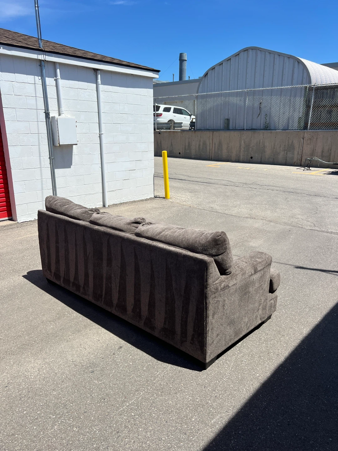 Brown Fabric L Sectional Can also deliver it for free - photo 4