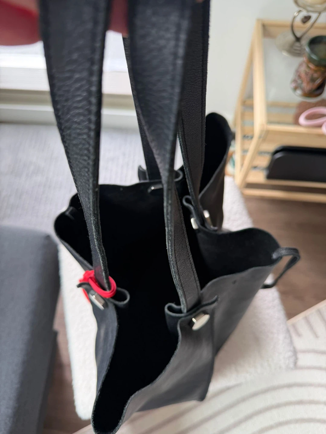 Black Leather Tote Bag with Red Heart Charm - photo 3