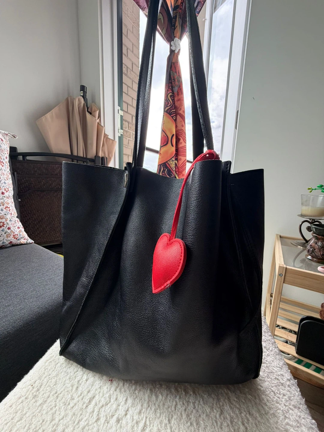 Black Leather Tote Bag with Red Heart Charm - photo 5