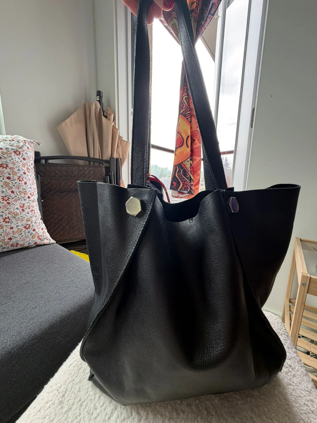 Black Leather Tote Bag with Red Heart Charm - photo 4