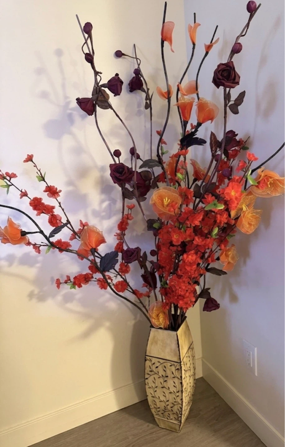 Decorative floral arrangement