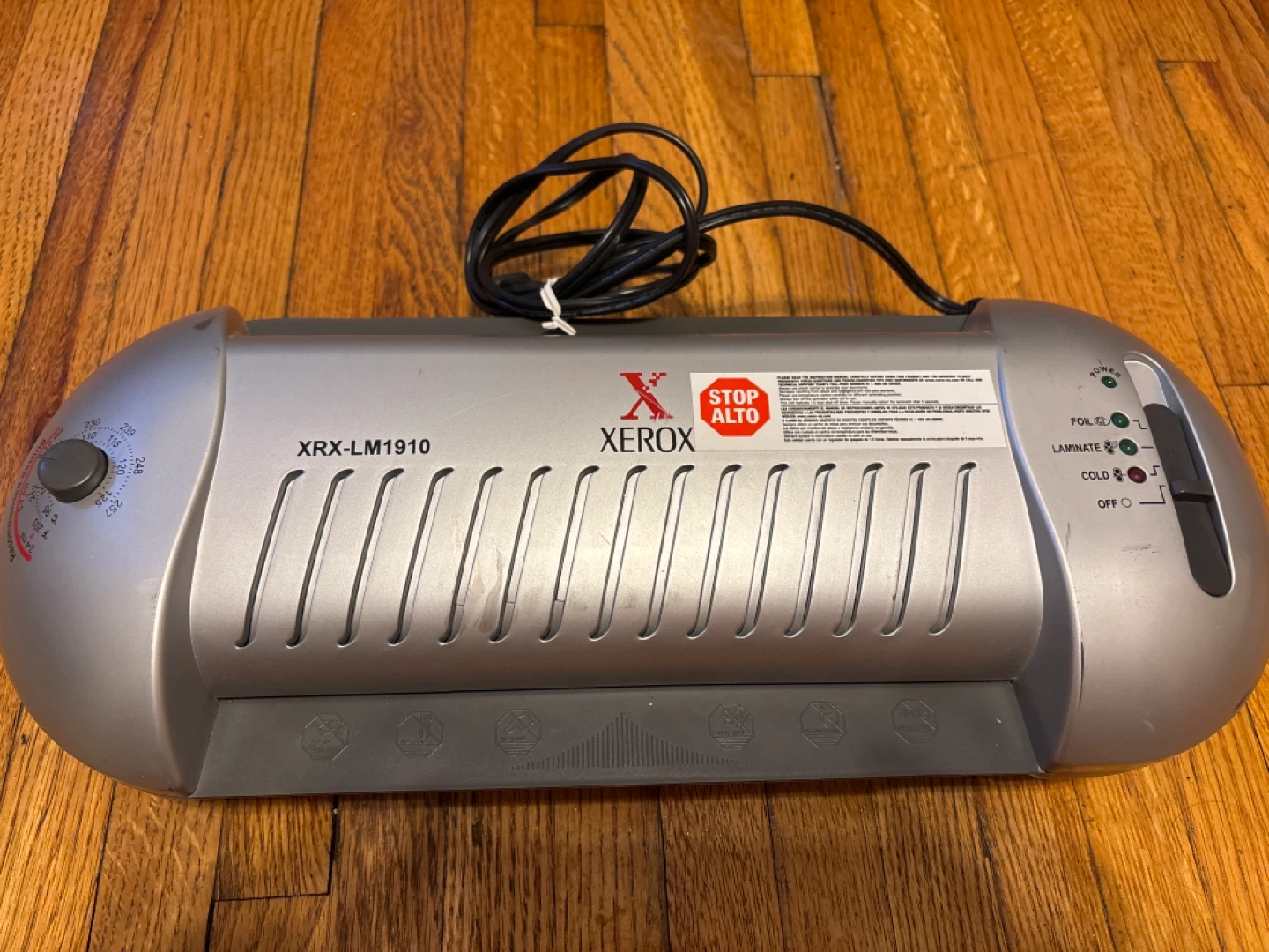 Xerox XRX-LM1910 Laminator with 60 Hot Laminating Pouches